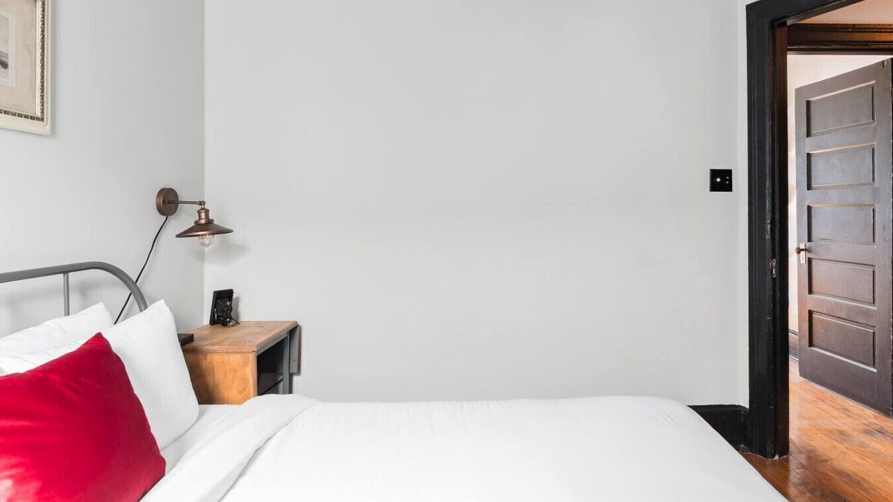 Photo of Bedroom in Truxton Circle