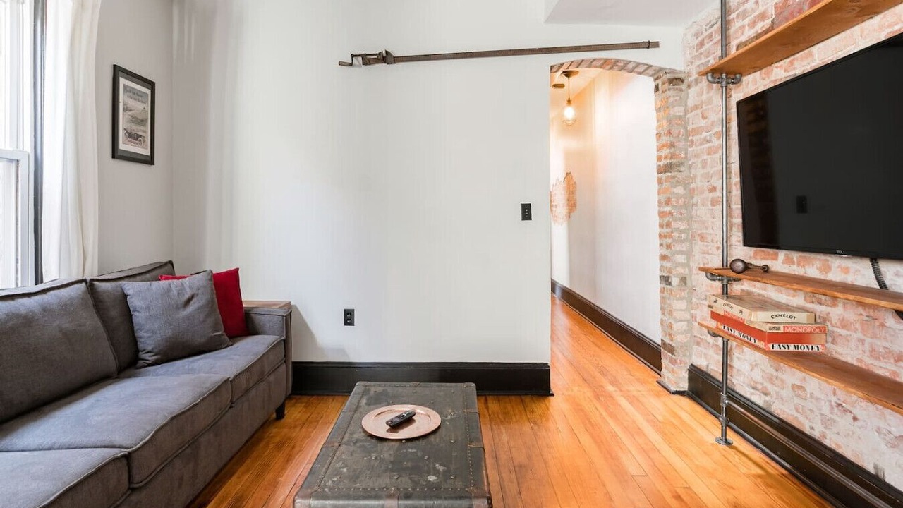Photo of Livingroom in Truxton Circle