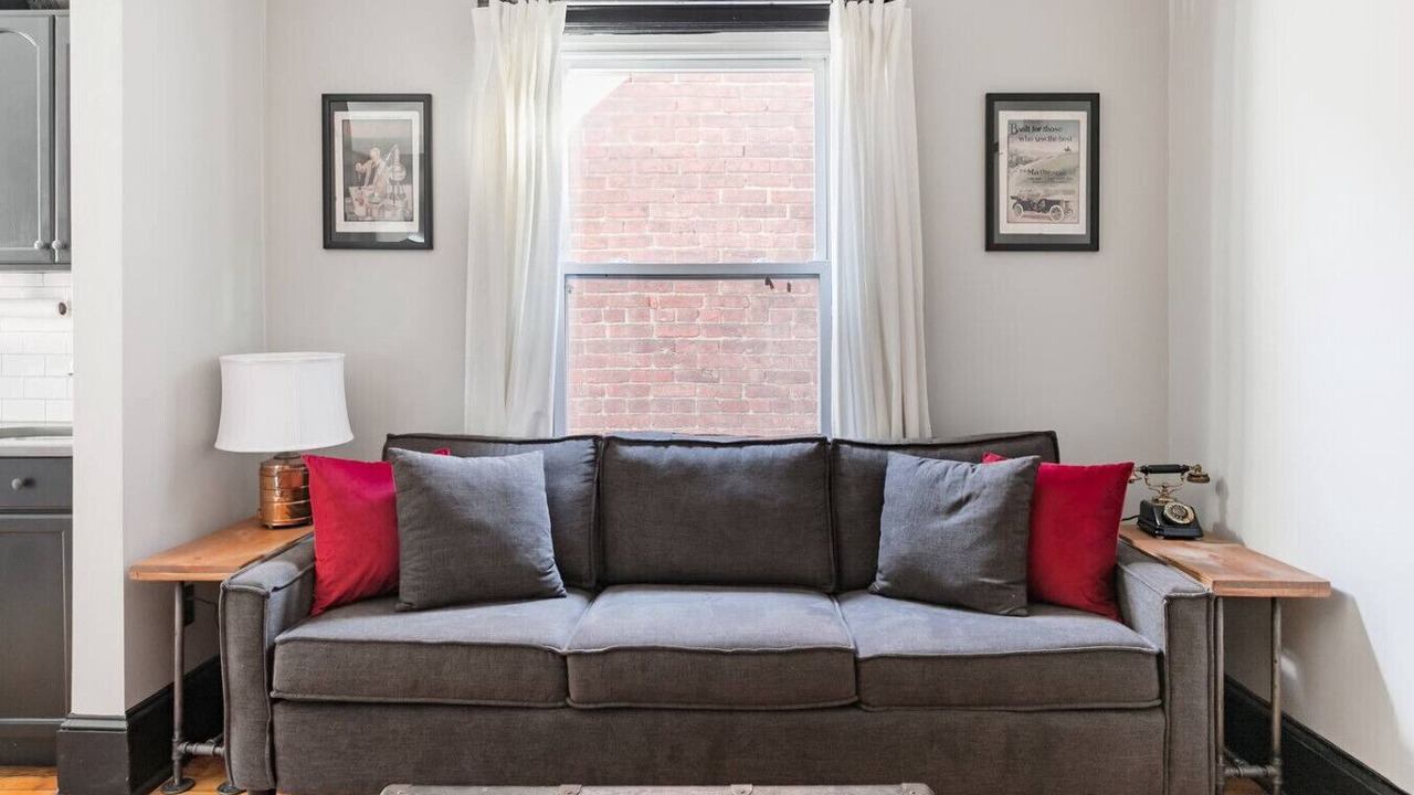 Photo of Livingroom in Truxton Circle