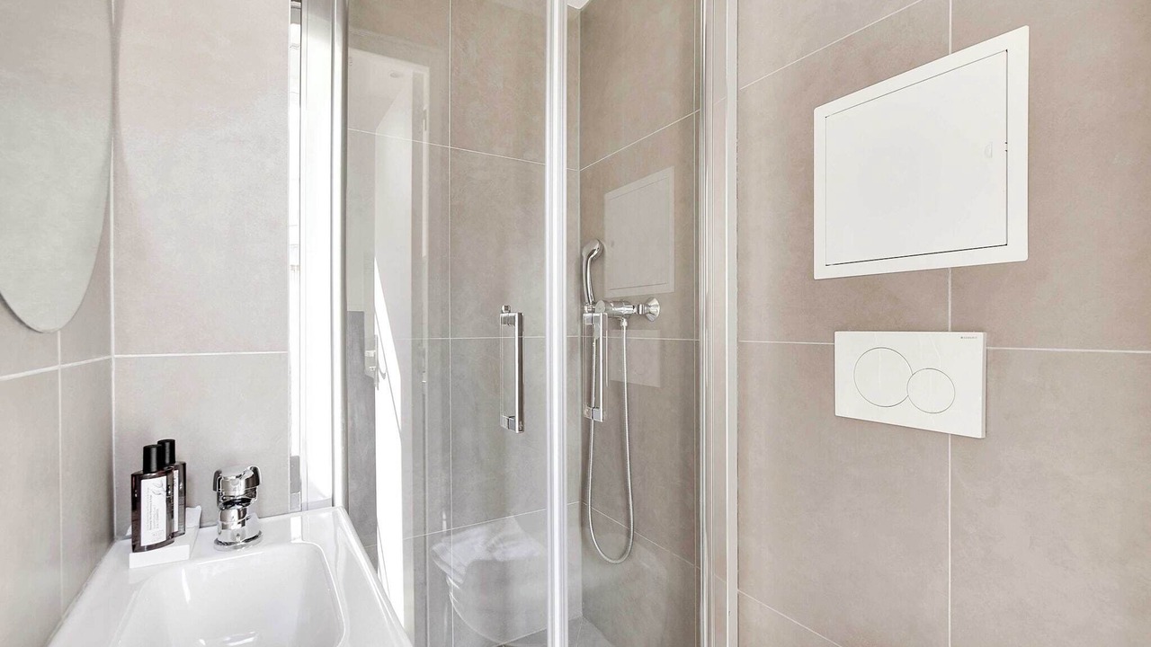 Photo of Bathroom in 18th Arrondissement