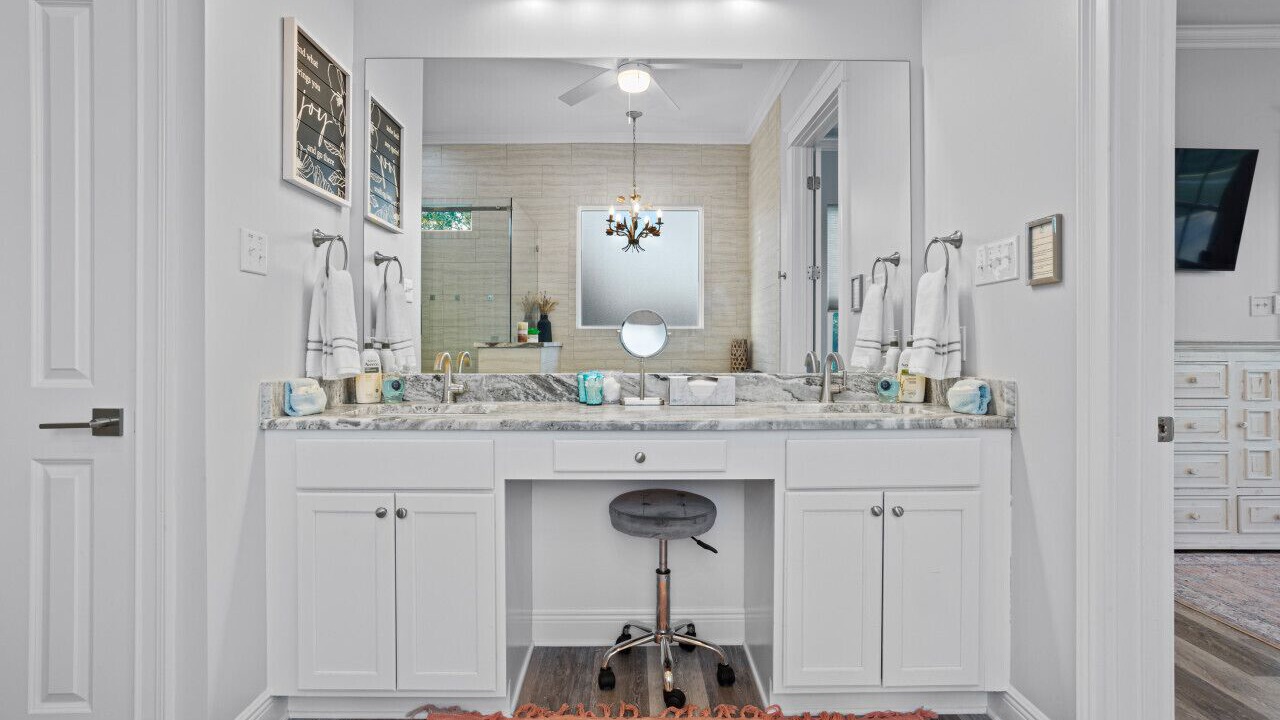 Photo of Bathroom in Henderson Point