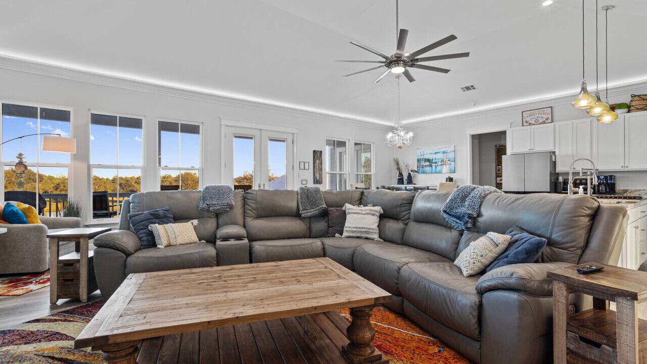 Photo of Livingroom in Henderson Point