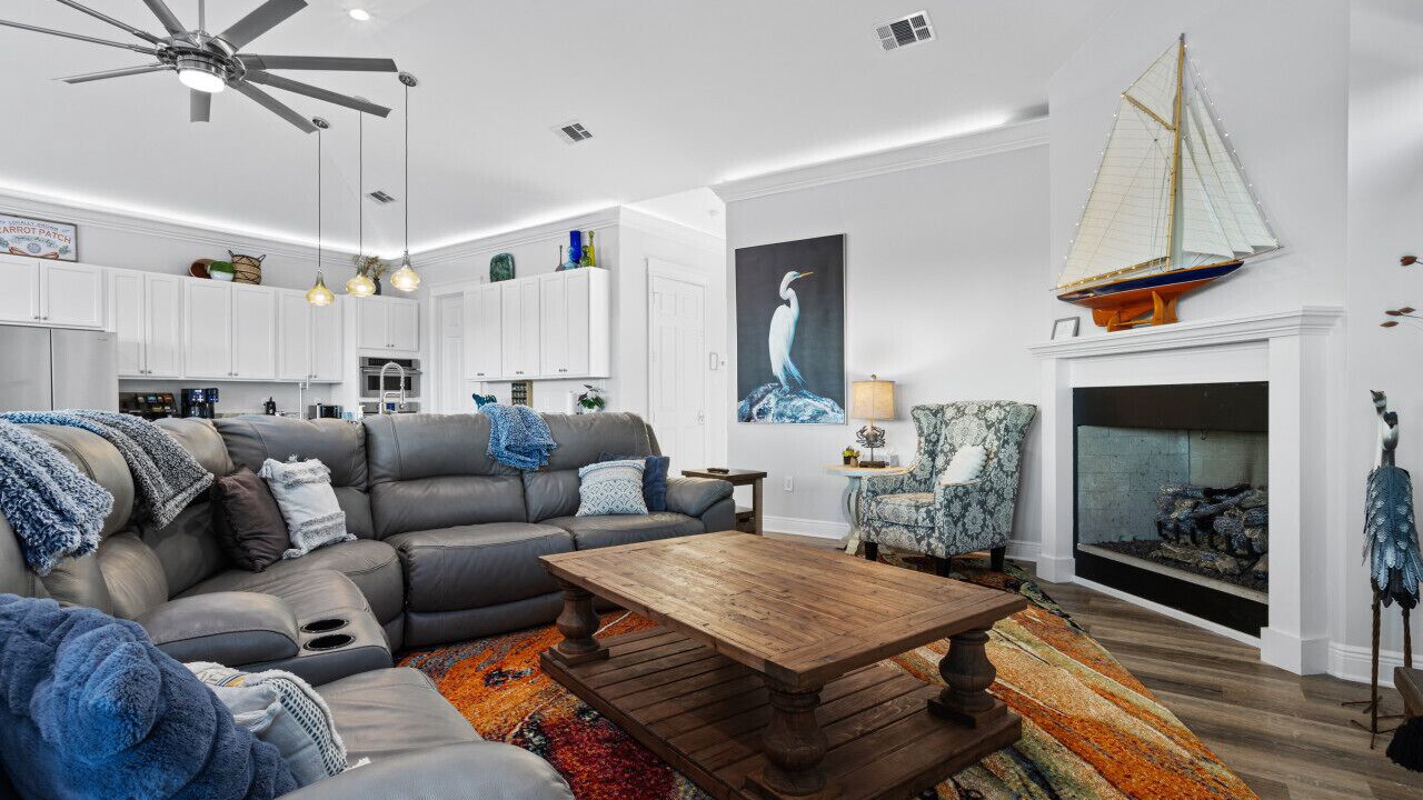 Photo of Livingroom in Henderson Point