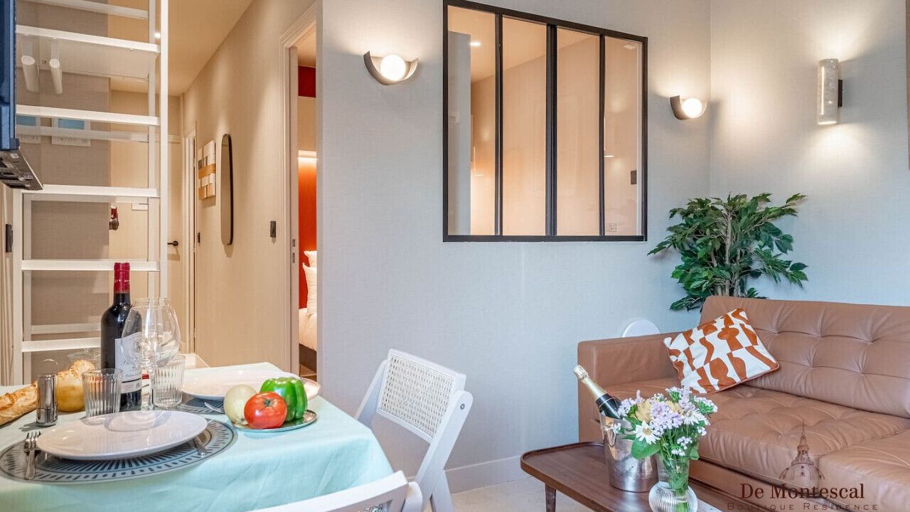 Photo of Livingroom in Notre-Dame-des-Champs