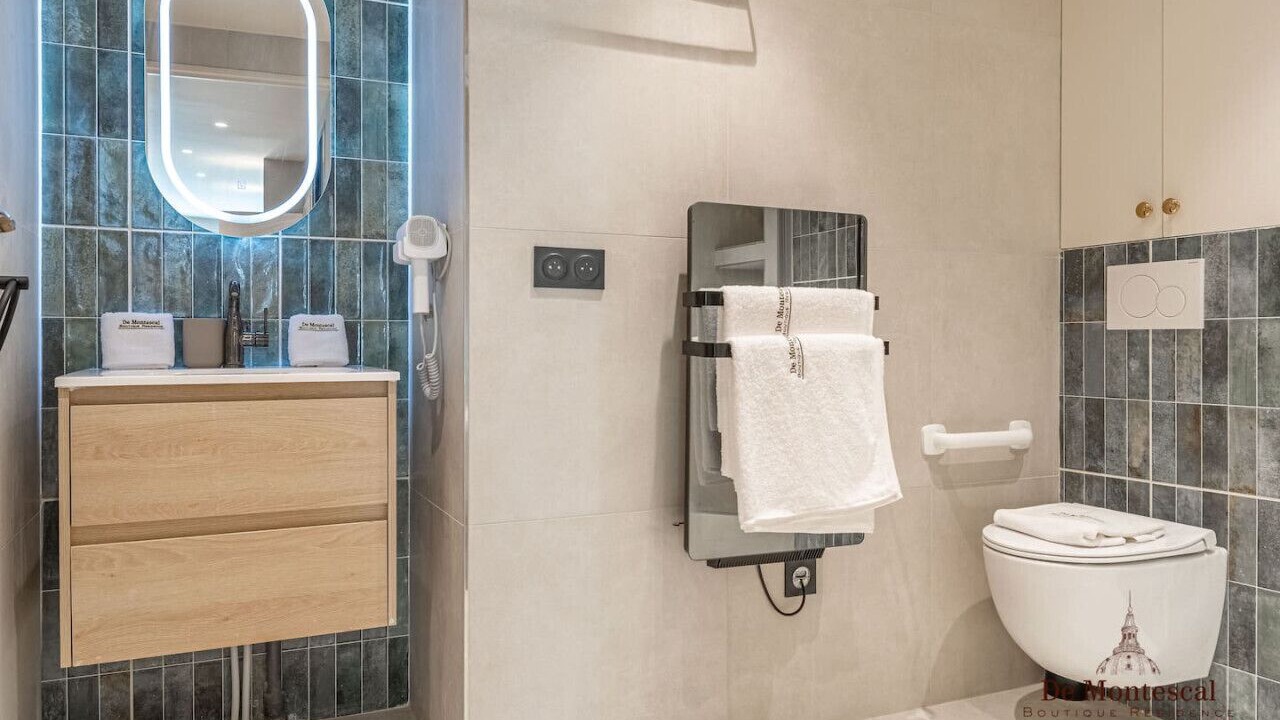 Photo of Bathroom in Notre-Dame-des-Champs