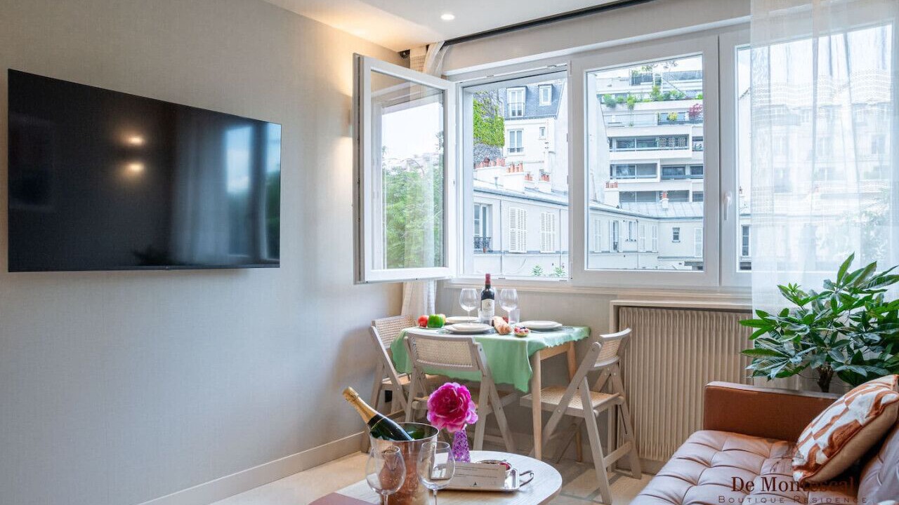 Photo of Livingroom in Notre-Dame-des-Champs
