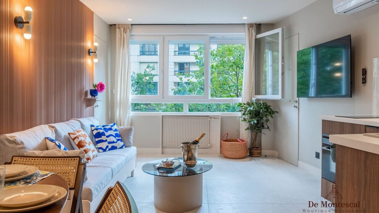 Photo of Livingroom in Notre-Dame-des-Champs