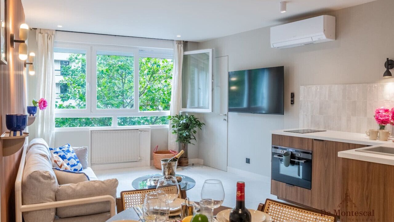 Photo of Livingroom in Notre-Dame-des-Champs