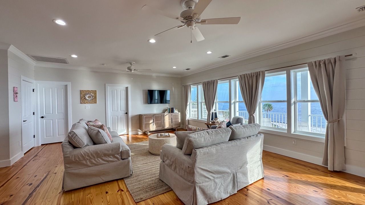Photo of Livingroom in Ocean Springs
