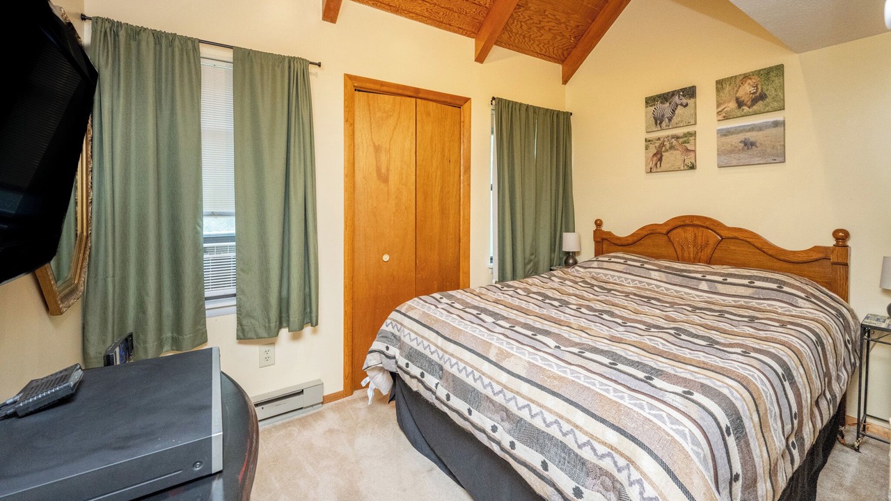 Photo of Bedroom in Mountainside