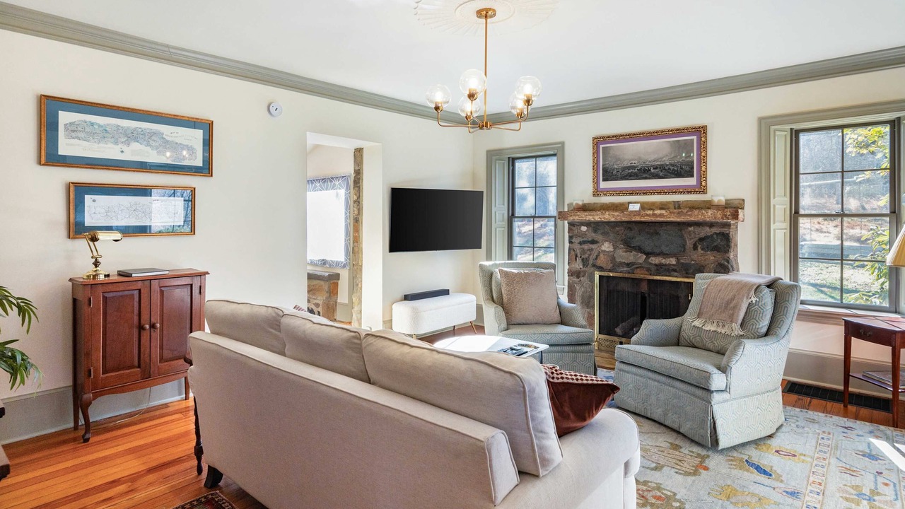 Photo of Livingroom in Aldie