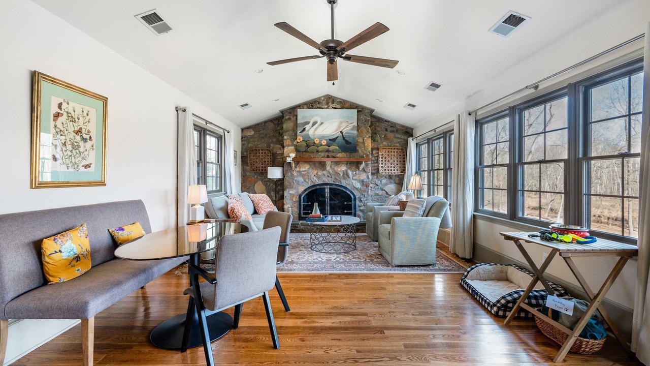 Photo of Livingroom in Aldie