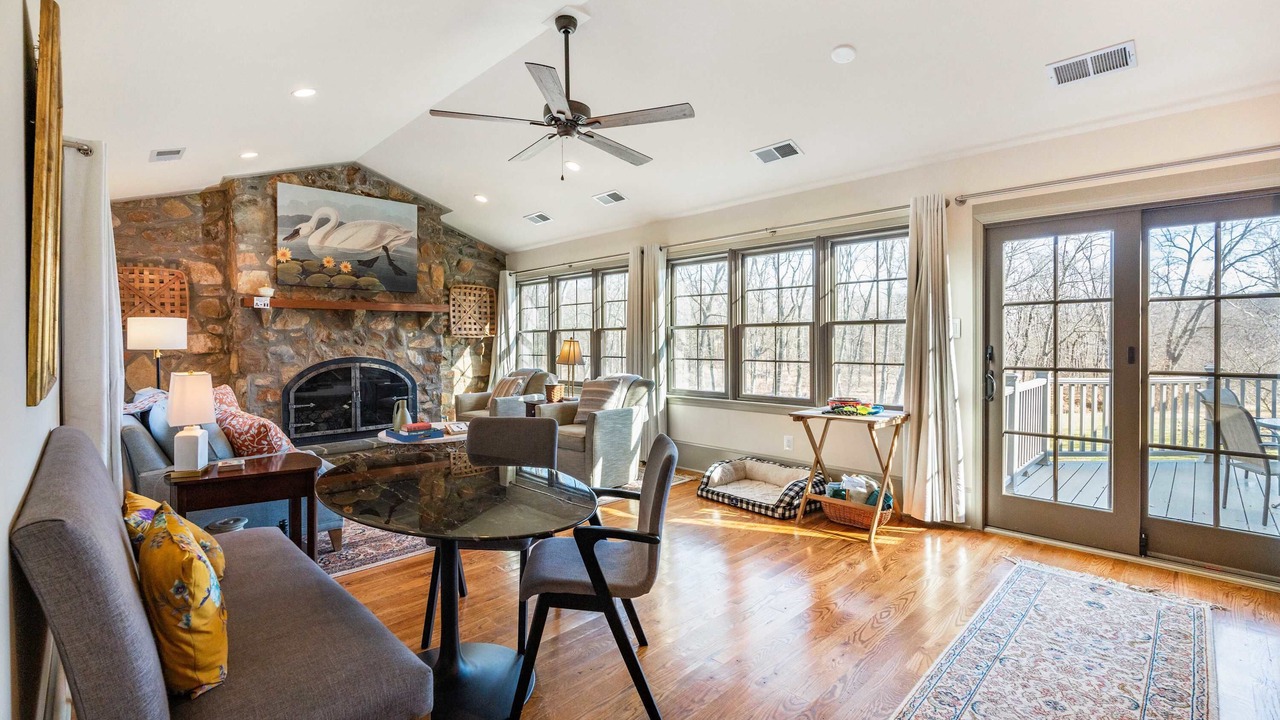 Photo of Livingroom in Aldie