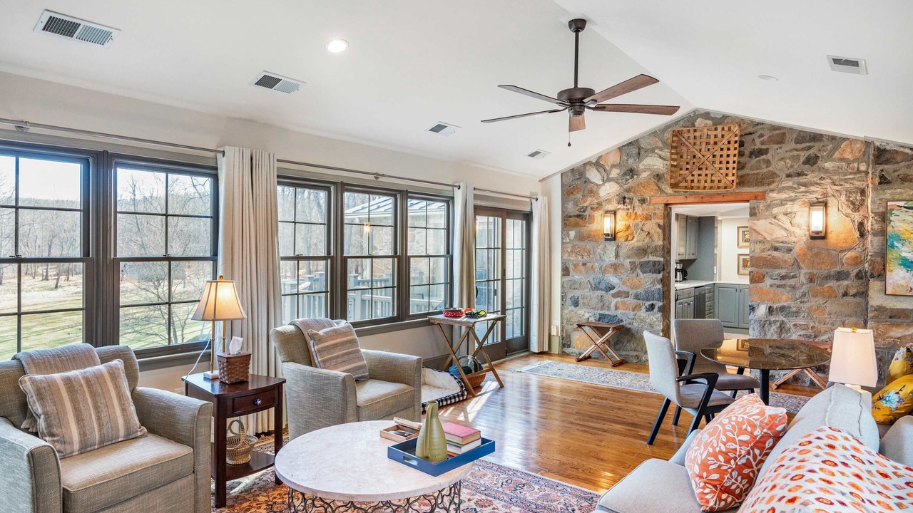 Photo of Livingroom in Aldie