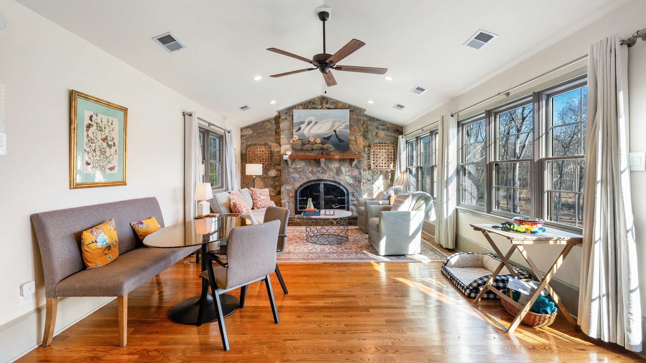 Photo of Livingroom in Aldie
