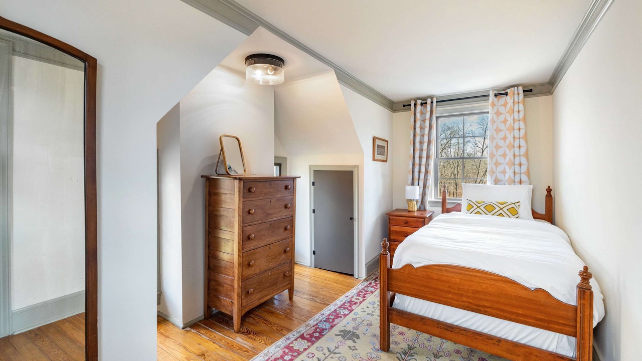 Photo of Bedroom in Aldie