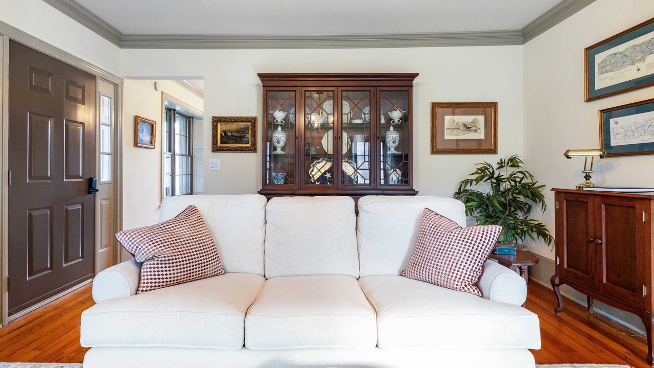 Photo of Livingroom in Aldie