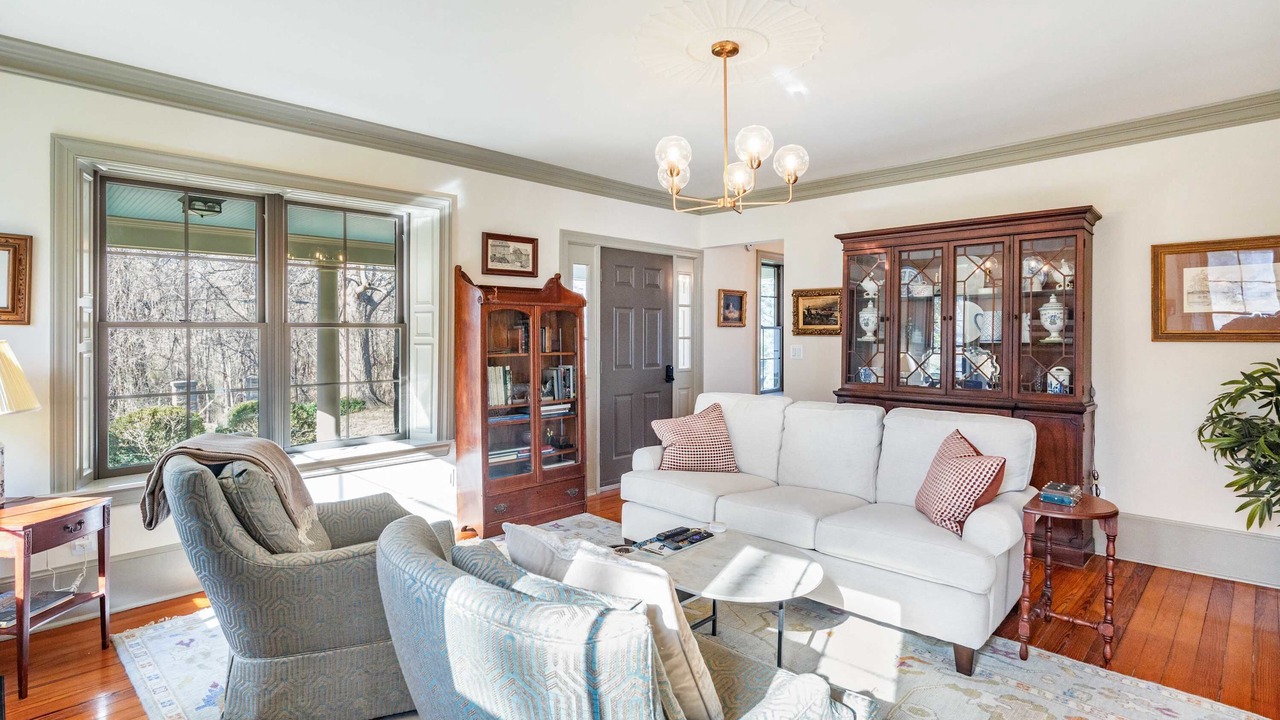 Photo of Livingroom in Aldie