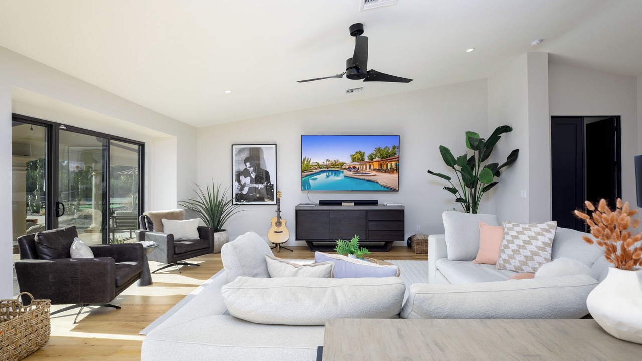 Photo of Livingroom in Sweetwater Street East