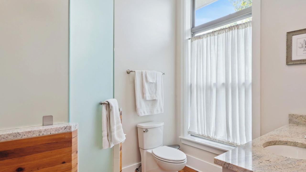 Photo of Bathroom in Barataria