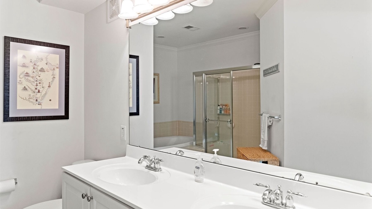 Photo of Bathroom in Sunset Island