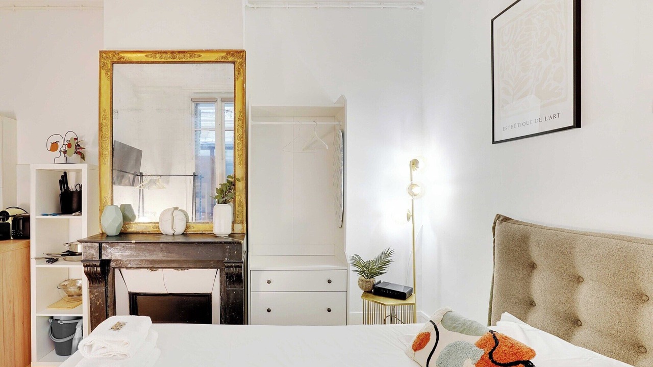 Photo of Bedroom in 8th Arrondissement