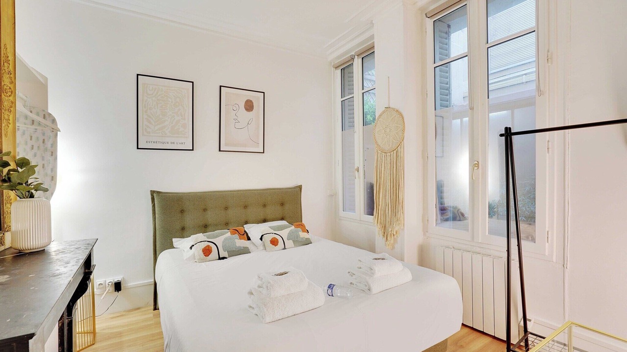 Photo of Bedroom in 8th Arrondissement