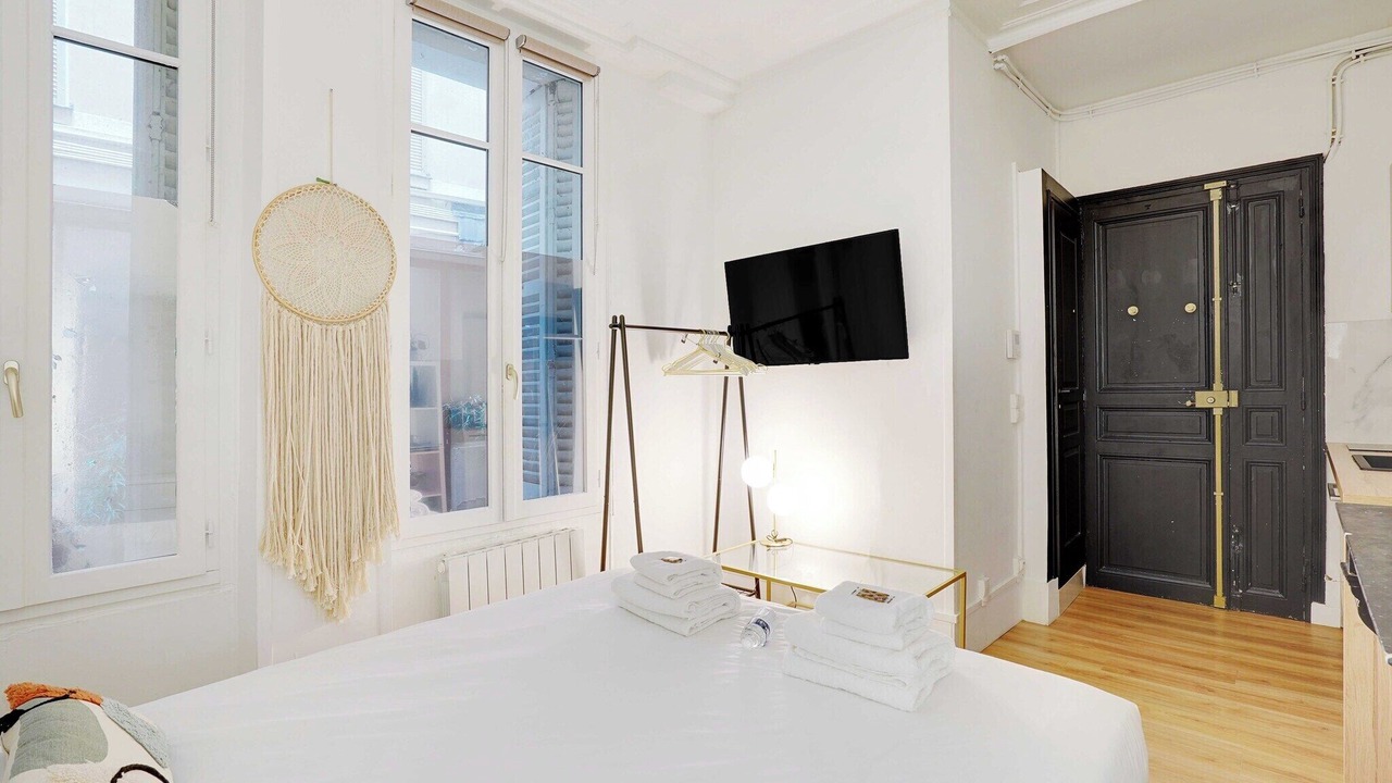 Photo of Bedroom in 8th Arrondissement