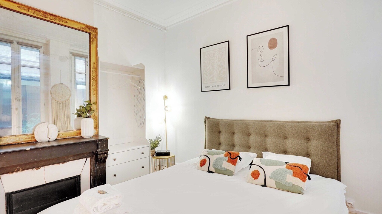Photo of Bedroom in 8th Arrondissement
