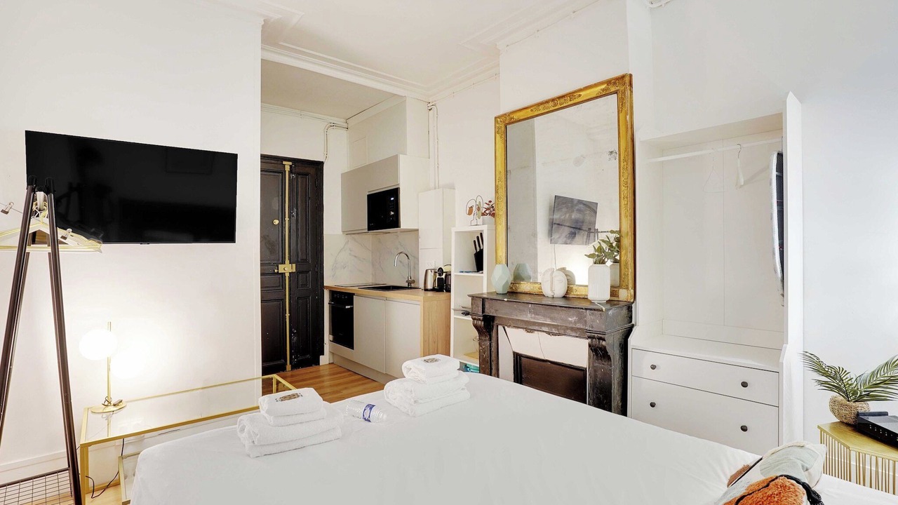 Photo of Bedroom in 8th Arrondissement