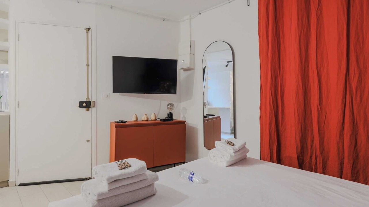 Photo of Bedroom in 17th Arrondissement
