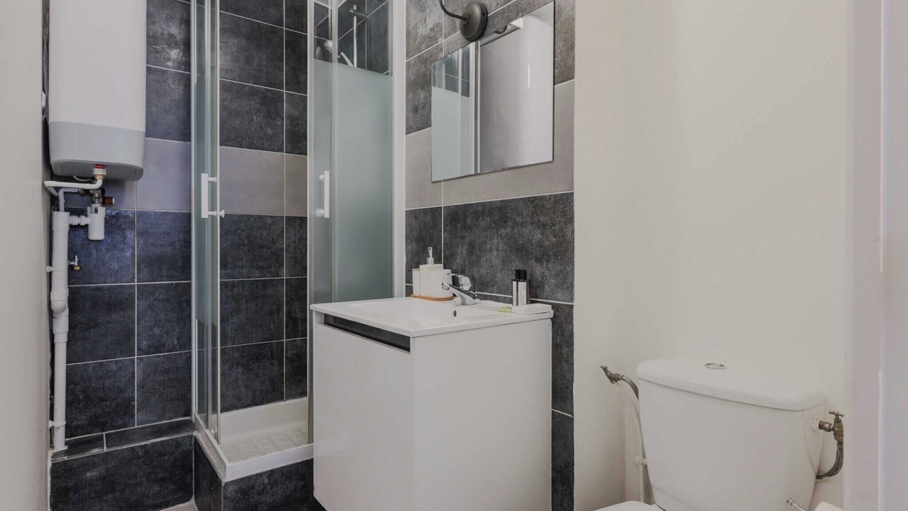 Photo of Bathroom in 17th Arrondissement