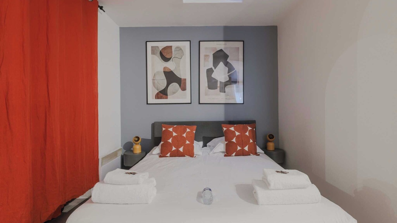 Photo of Bedroom in 17th Arrondissement