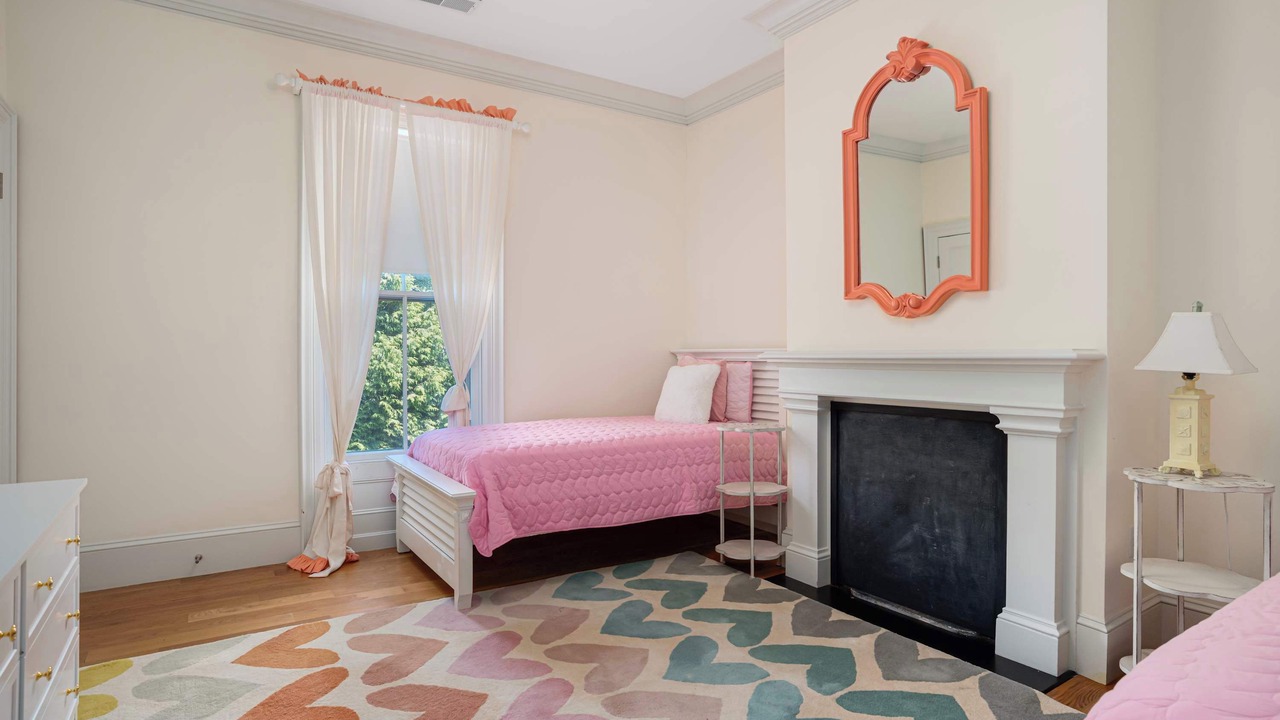 Photo of Bedroom in Bellevue Avenue Historic District
