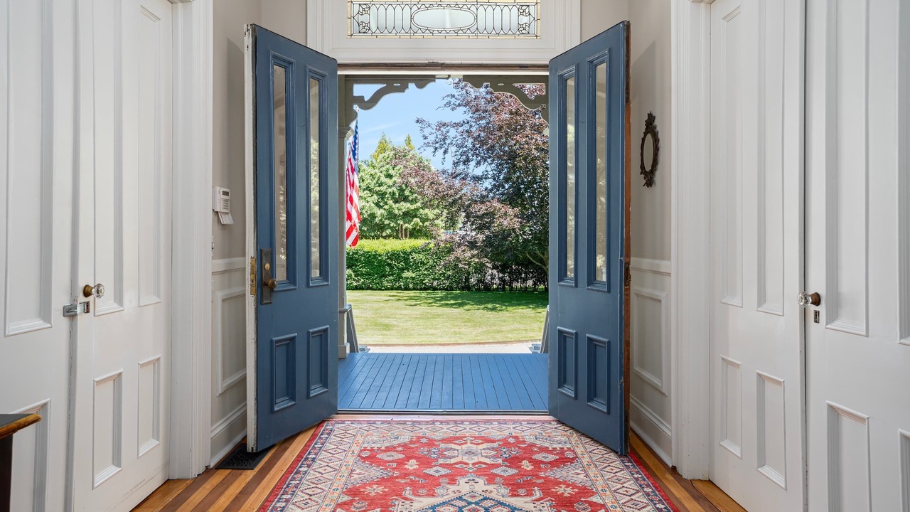 Photo of Others in Bellevue Avenue Historic District