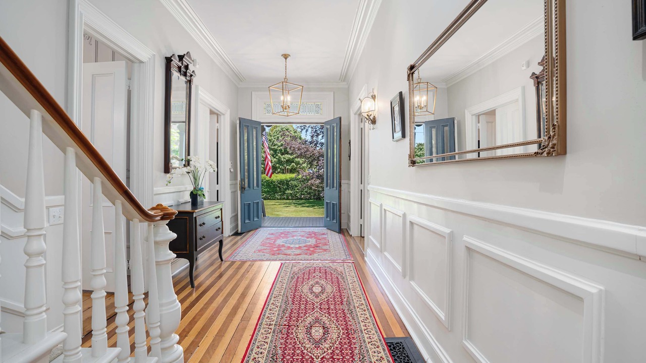 Photo of Others in Bellevue Avenue Historic District