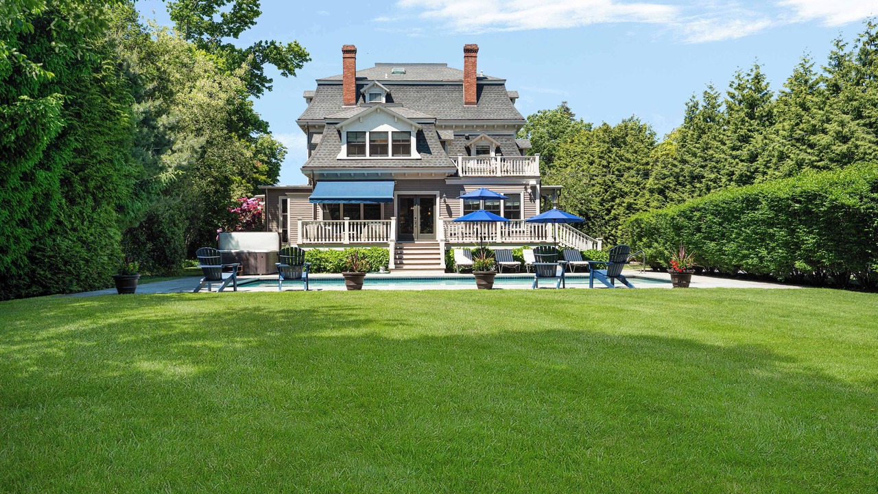 Photo of Outdoor in Bellevue Avenue Historic District