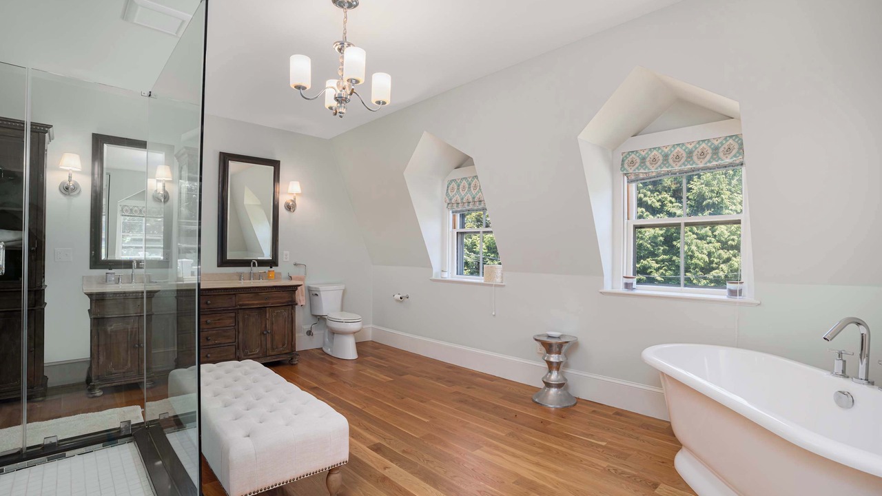 Photo of Bathroom in Bellevue Avenue Historic District