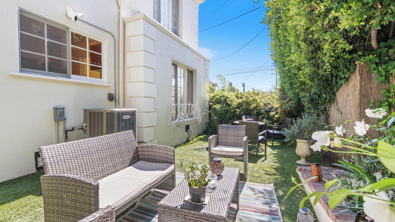 Photo of Patio Balcony in Beachwood Canyon