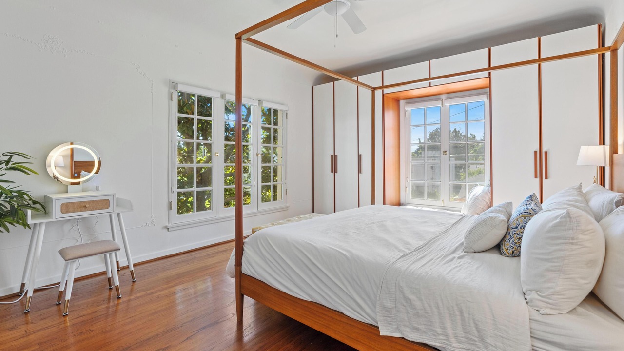 Photo of Bedroom in Beachwood Canyon