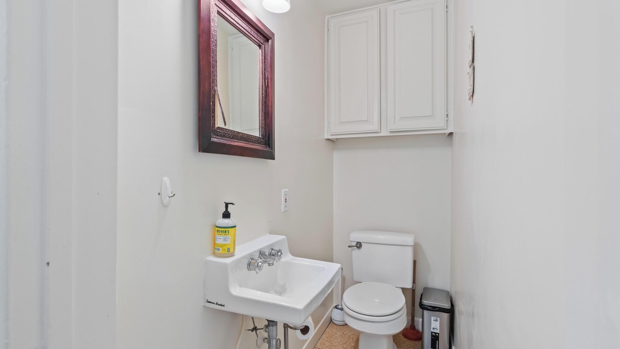 Photo of Bathroom in Beachwood Canyon