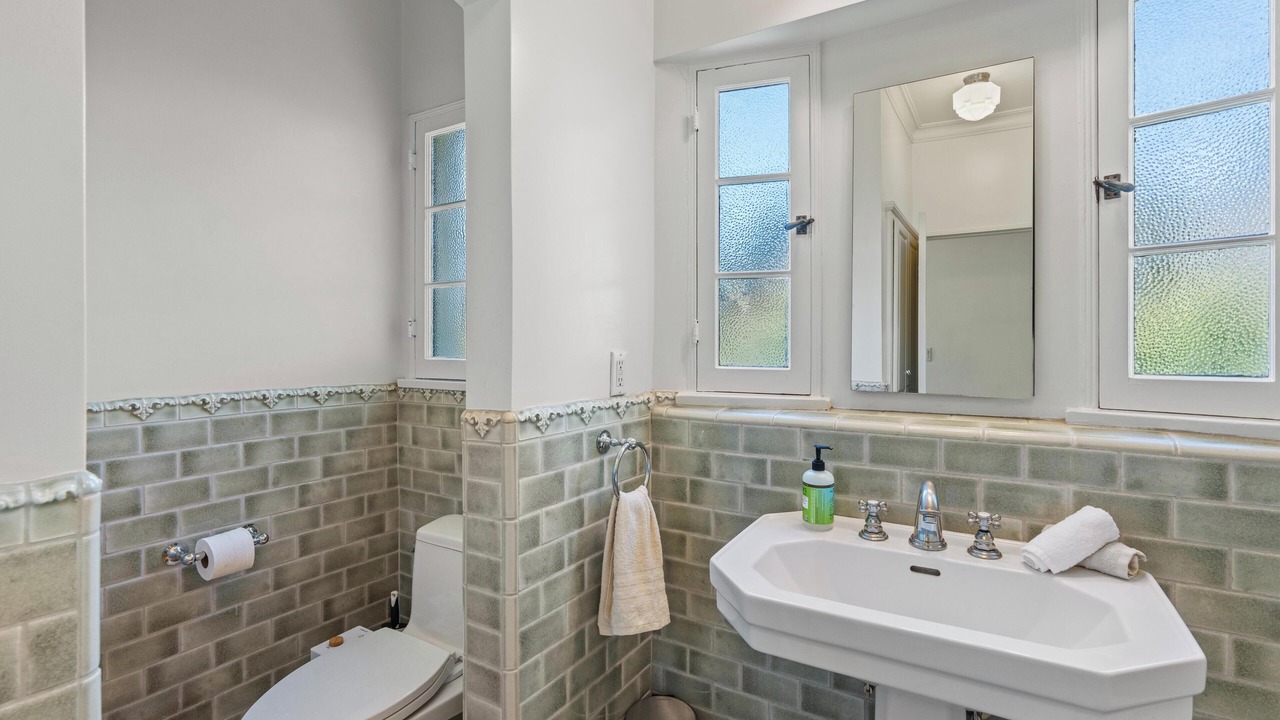 Photo of Bathroom in Beachwood Canyon