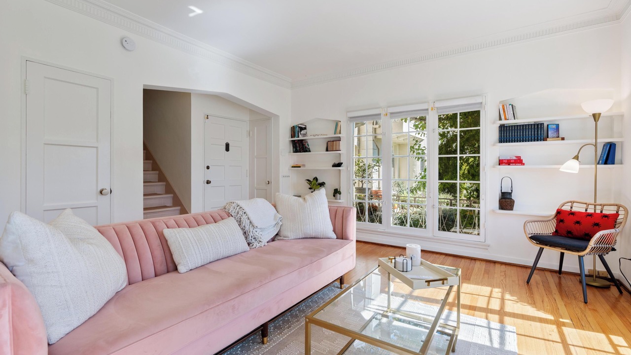 Photo of Livingroom in Beachwood Canyon