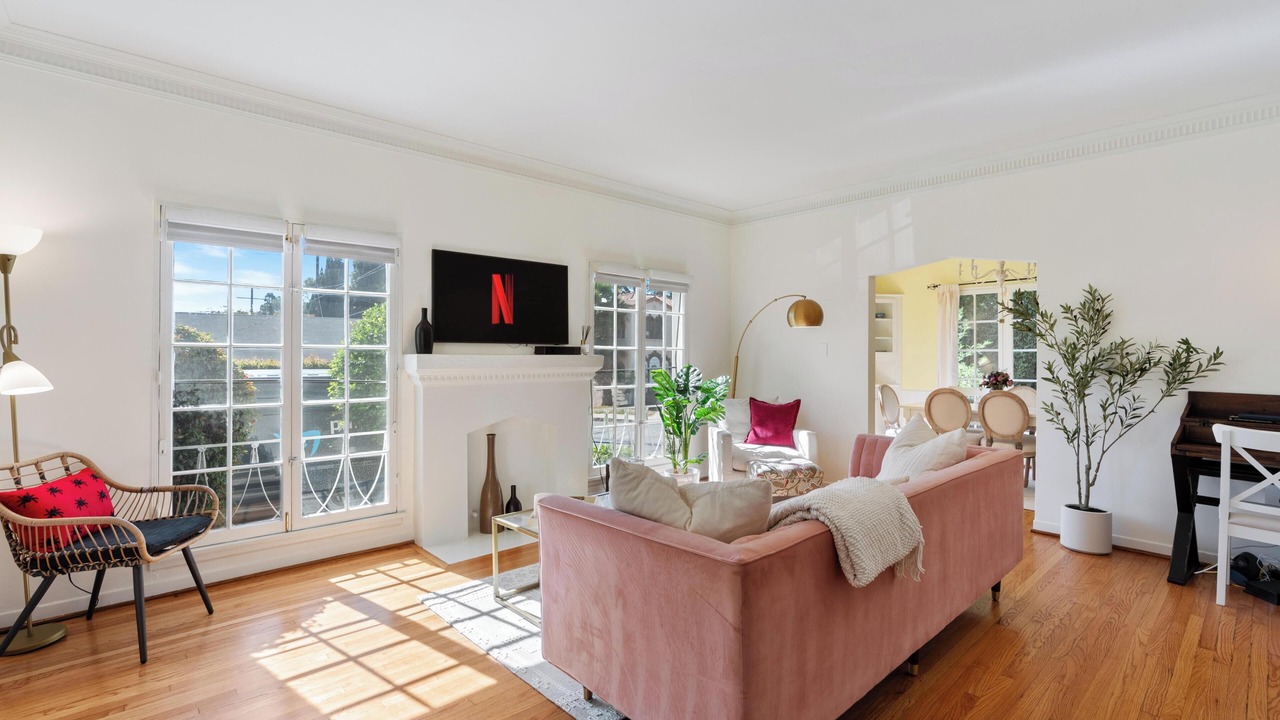 Photo of Livingroom in Beachwood Canyon