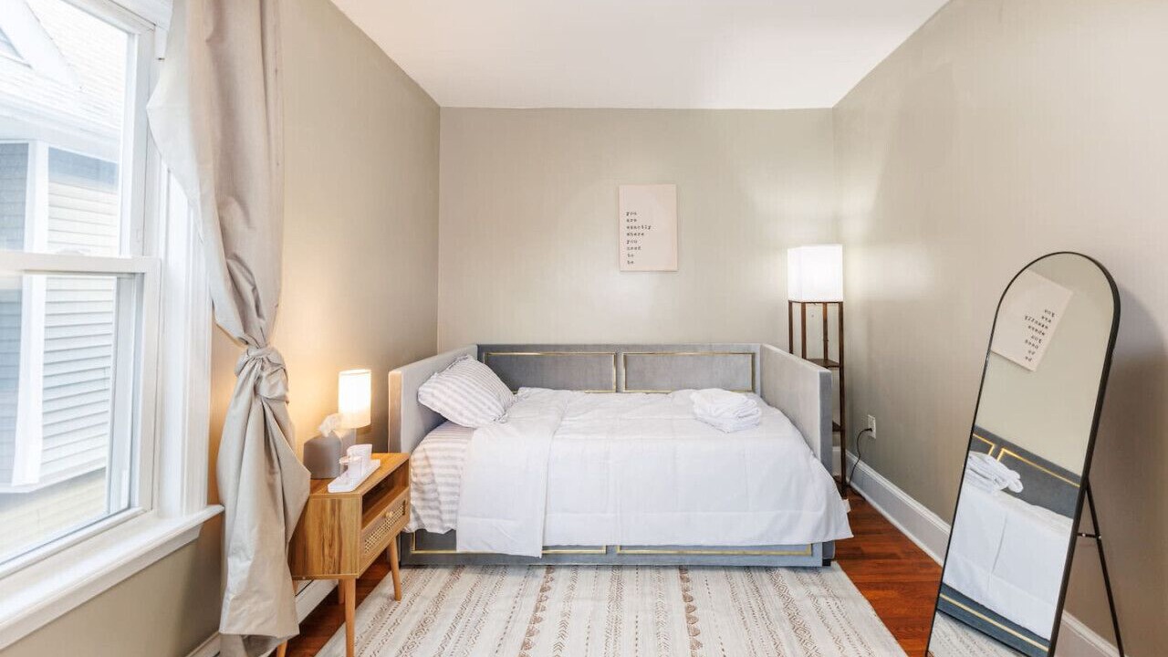 Photo of Bedroom in Roxbury