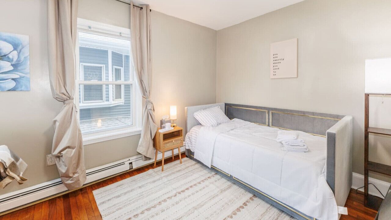Photo of Bedroom in Roxbury