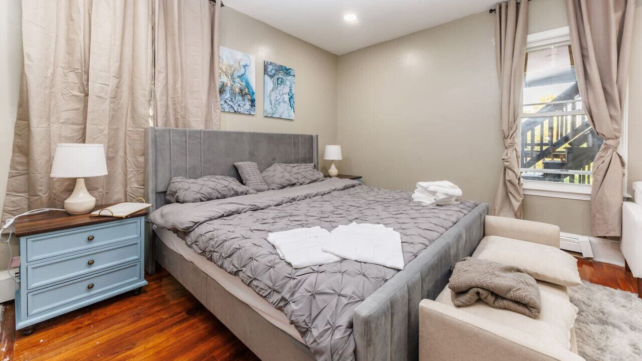 Photo of Bedroom in Roxbury