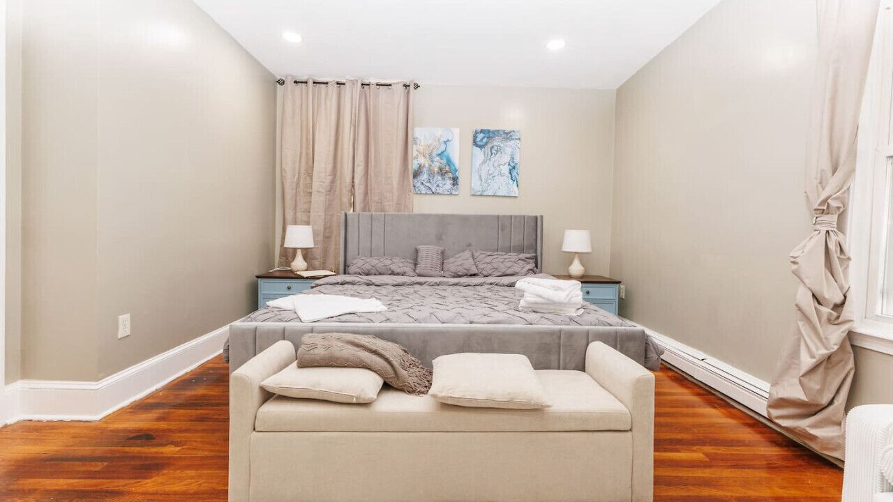 Photo of Bedroom in Roxbury