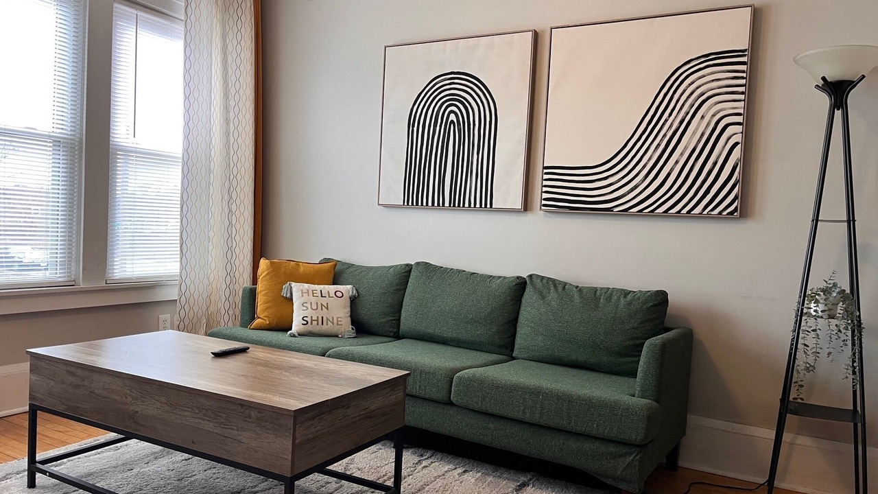 Photo of Livingroom in Summit - University