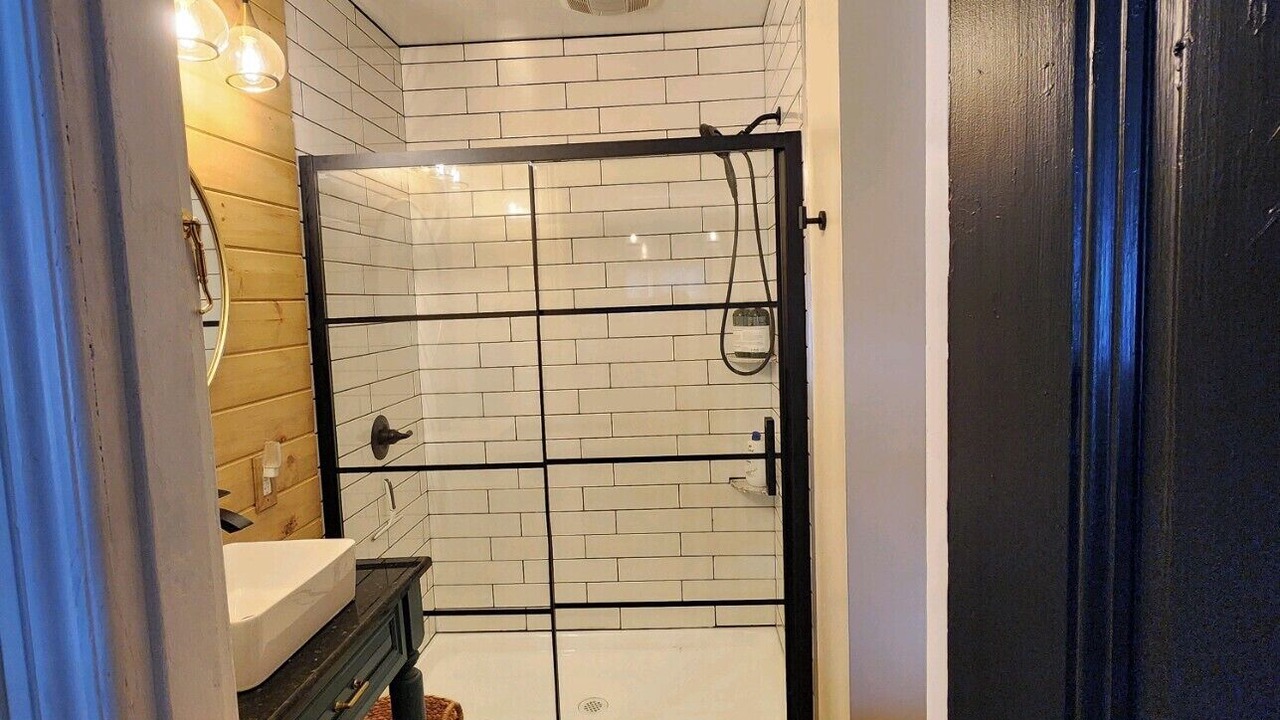 Photo of Bathroom in Newark